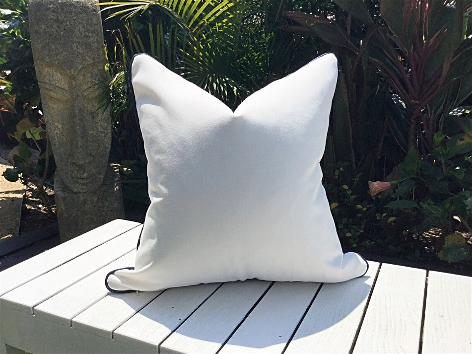 Oreiller de décoration avec passepoil noir 45x45 cm