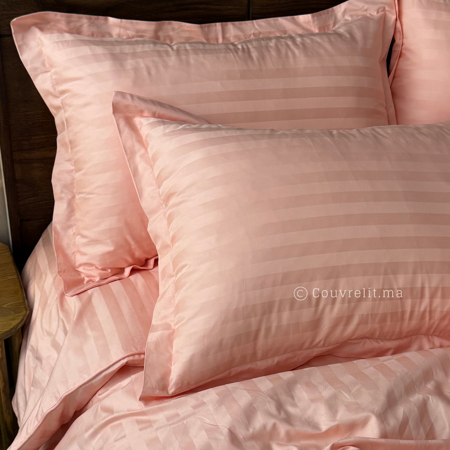 "Saumon Chic" Parure de lit Satin Rayé 2 cm – 100 % Coton Ref: CVS00272
